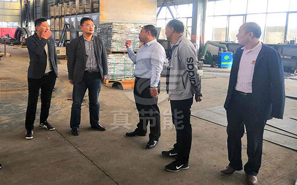 用戶到電鍍污泥干燥機廠家進行參觀、考察