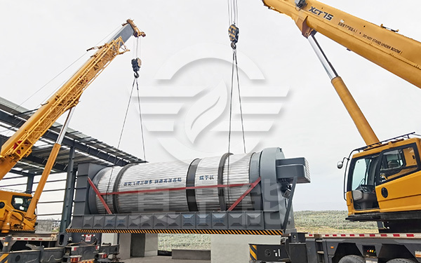 印染污泥干燥設備吊裝現(xiàn)場 印染污泥干燥設備吊裝現(xiàn)場