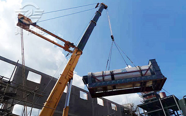 低溫污泥干燥機(jī)吊裝現(xiàn)場(chǎng) 低溫污泥干燥機(jī)吊裝現(xiàn)場(chǎng)